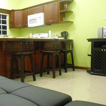 Piarco Village Suites Eksteriør billede