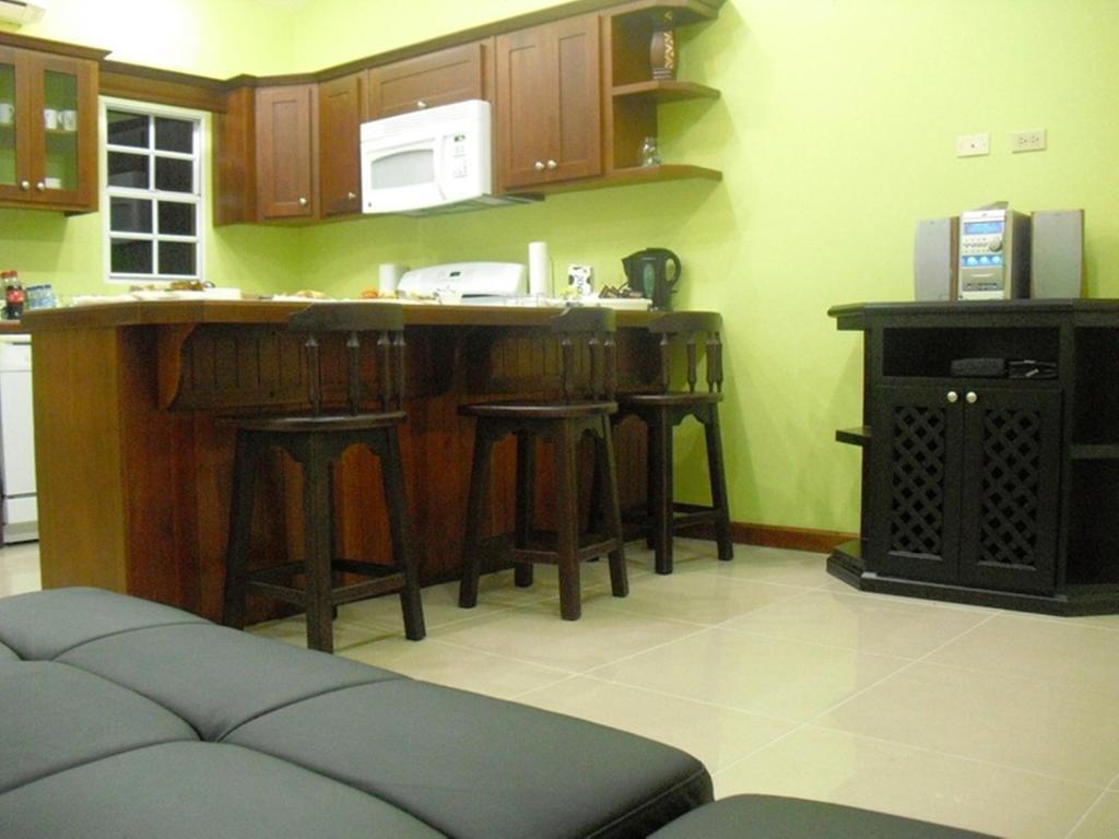 Piarco Village Suites Eksteriør billede